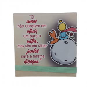 Porta Bloco De Notas Pequeno Príncipe MDF 8 x 8 x 5 cm Colorido   Contém 100 Folhas/ Acompanha 2 Adesivos